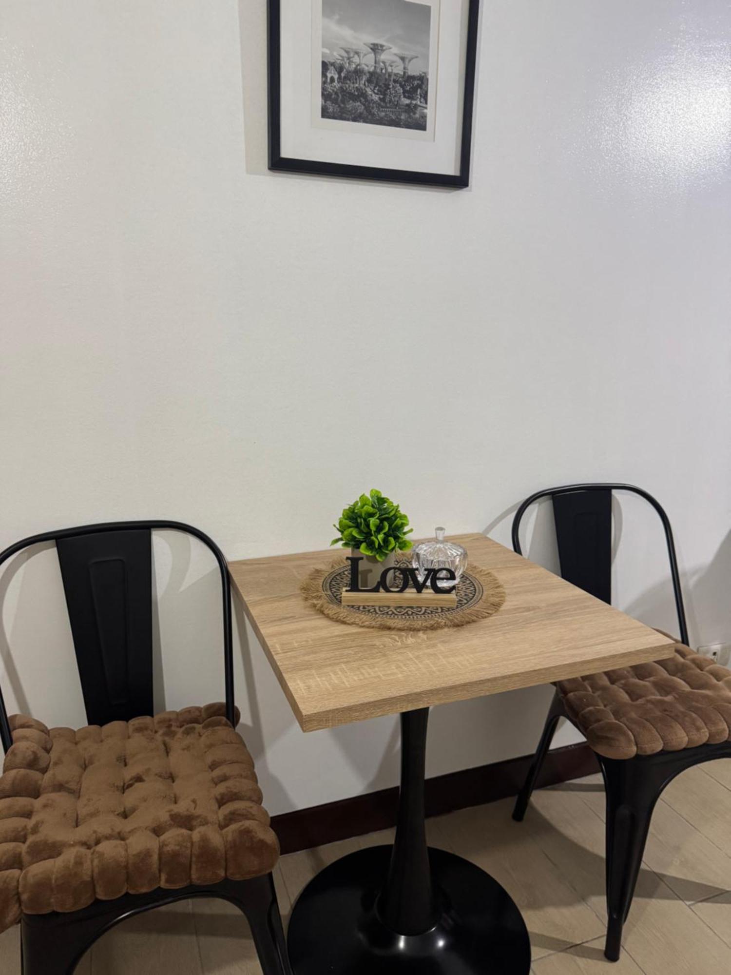 Two Palm Tree Villas Pasay Exterior foto